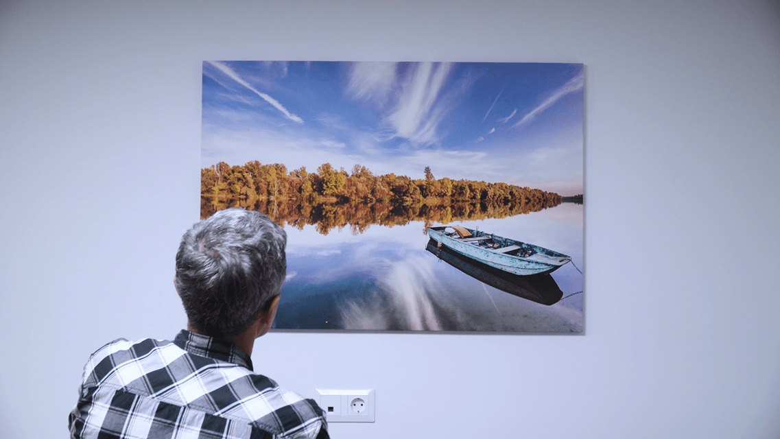 70x100 cm-es vászonkép a kanapé felett